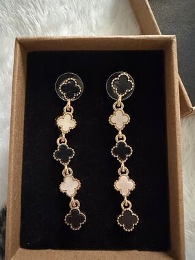 Francesca's Collections Gold-Tone Black and White Clover Link Drop Earrings